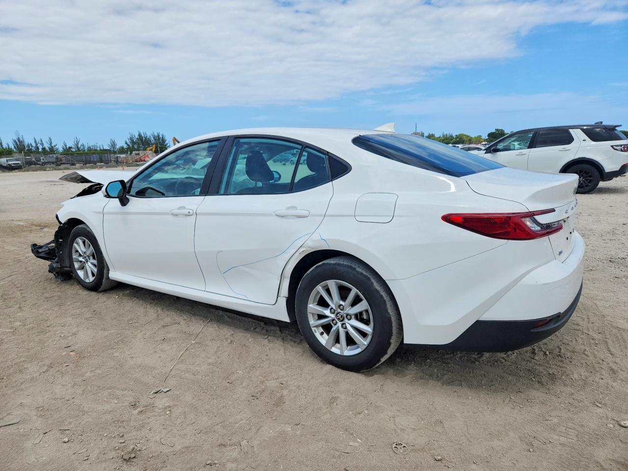 2025 TOYOTA CAMRY LE — снимка 2