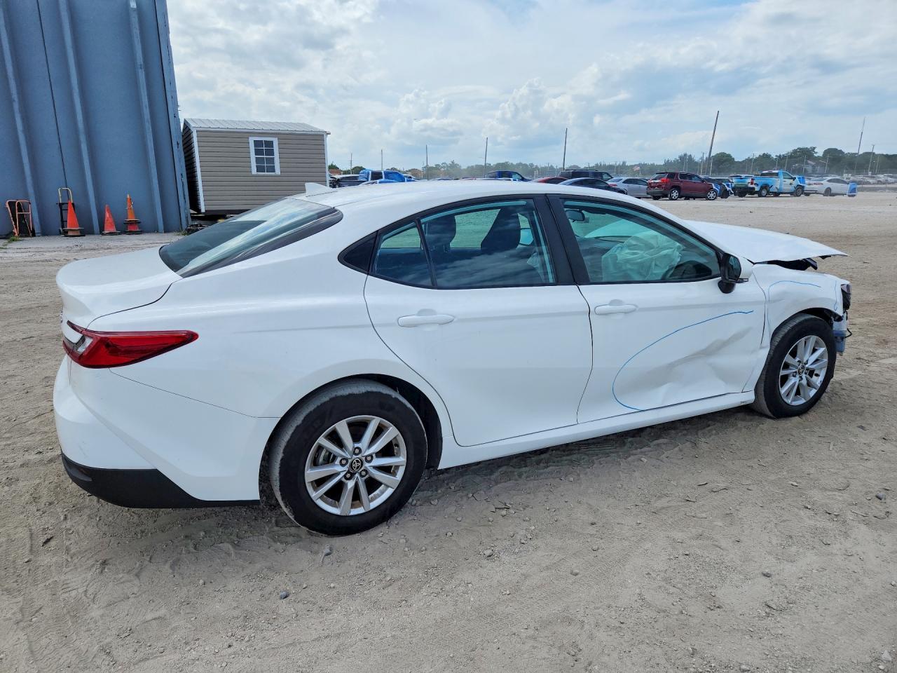 2025 TOYOTA CAMRY LE — снимка 3