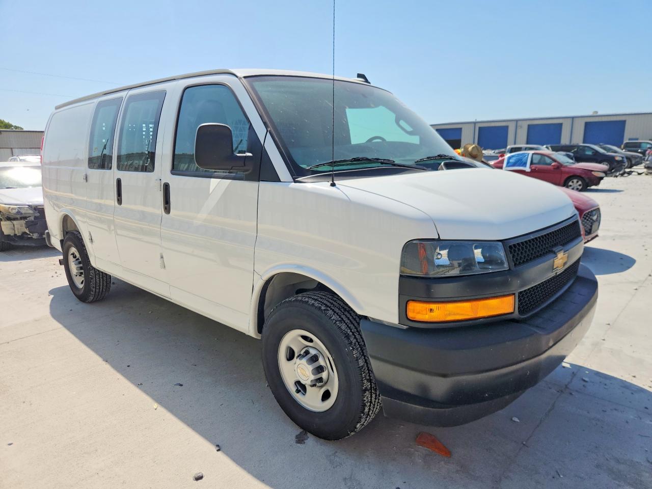 2025 CHEVROLET EXPRESS G2500 — снимка 4