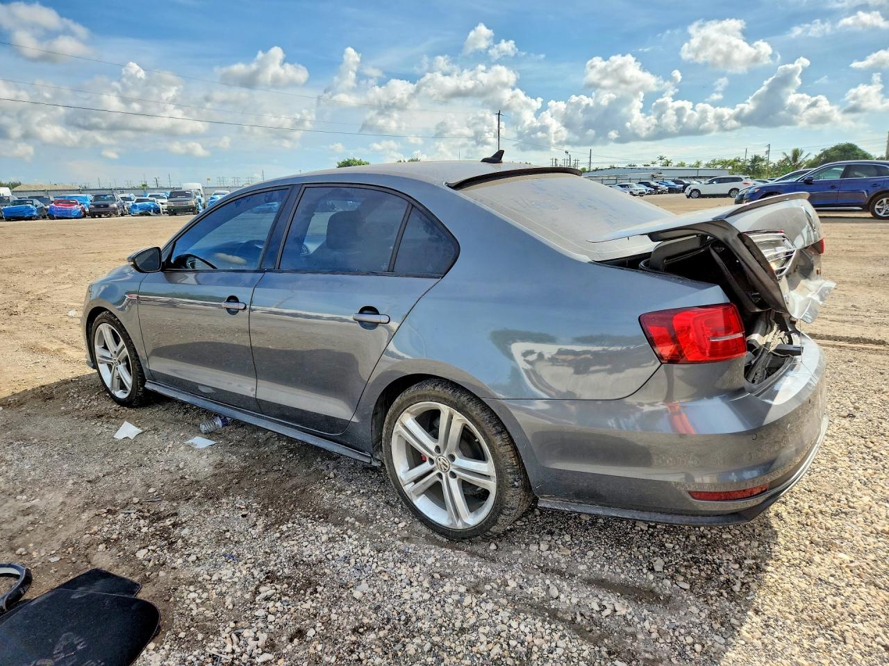 2017 VOLKSWAGEN JETTA GLI — снимка 2