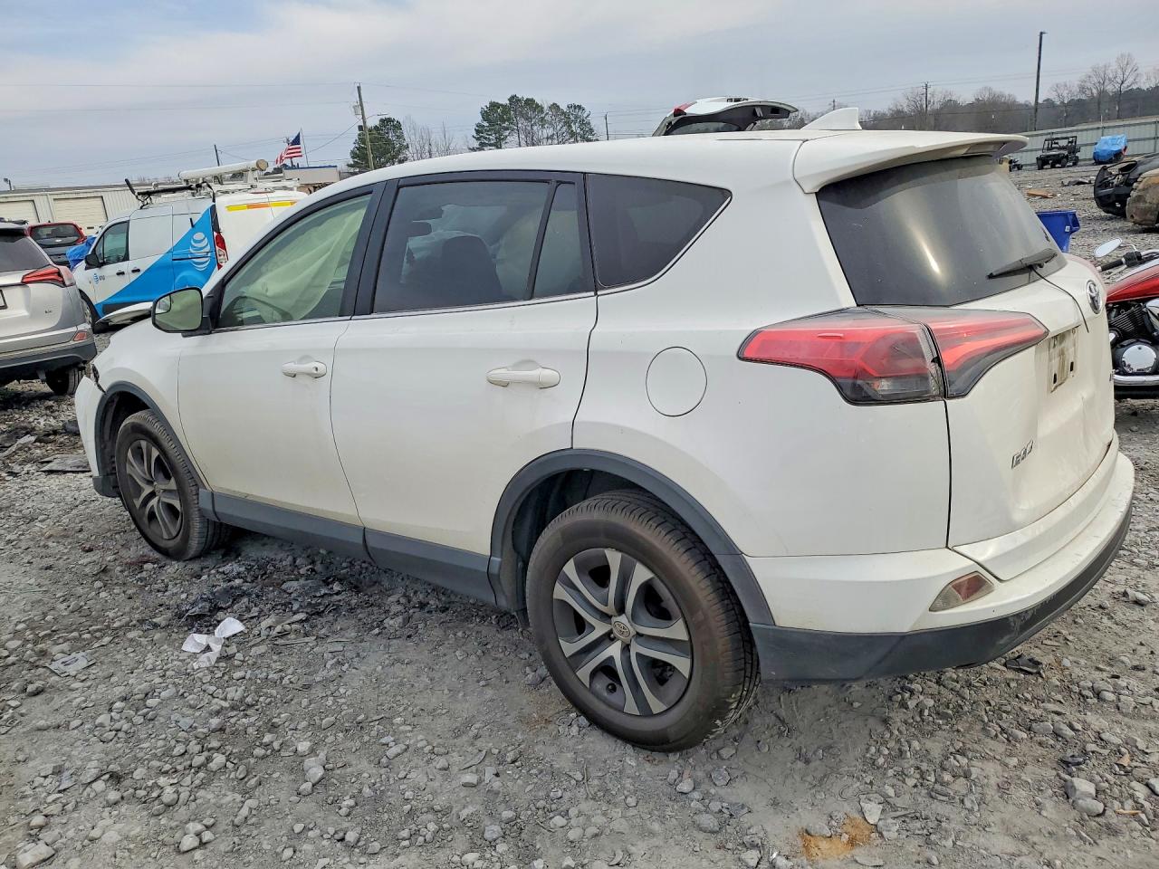 2018 TOYOTA RAV4 LE — снимка 2