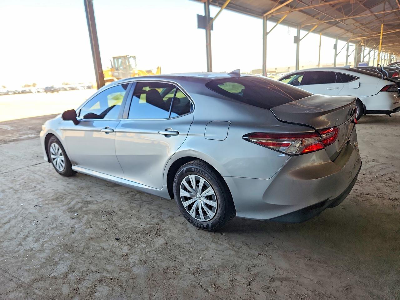 2020 TOYOTA CAMRY LE — снимка 2
