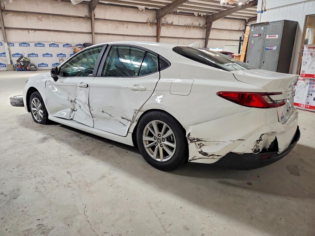 2025 TOYOTA CAMRY LE — снимка 2