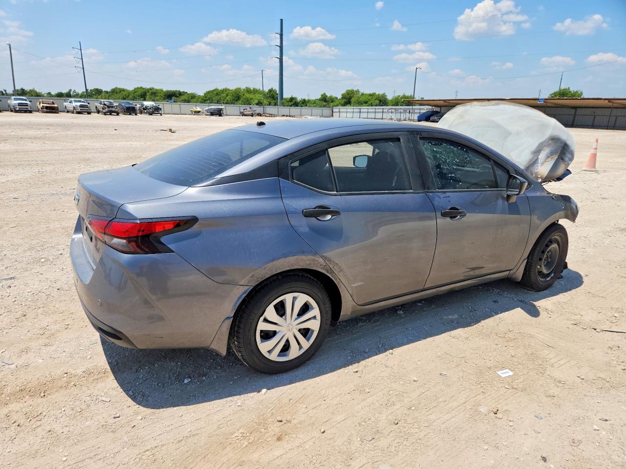 2020 NISSAN VERSA S — снимка 3