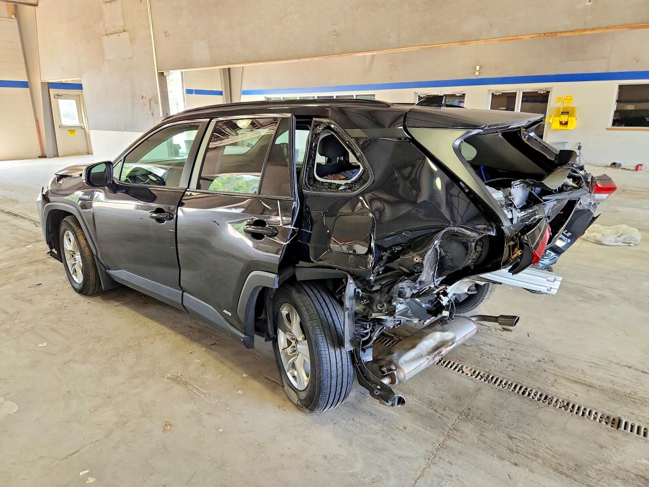 2021 TOYOTA PRIUS V TWO — снимка 2