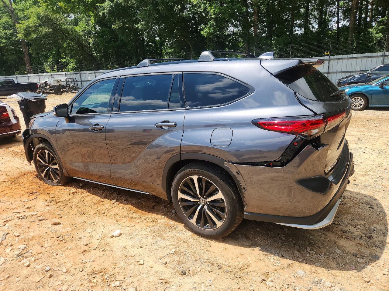 2022 TOYOTA HIGHLANDER XSE — снимка 2