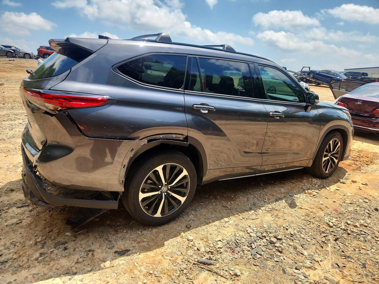 2022 TOYOTA HIGHLANDER XSE — снимка 3