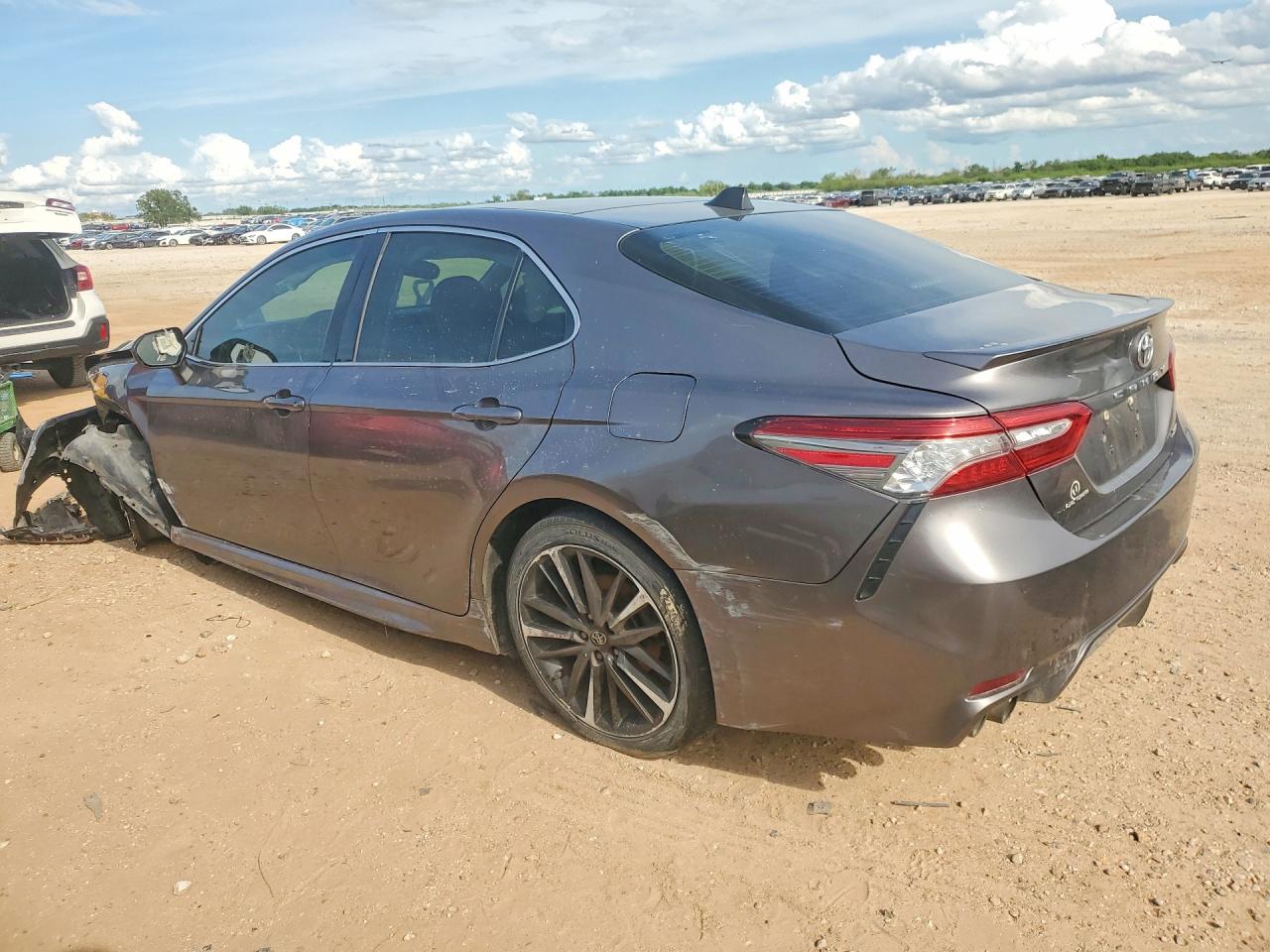 2018 TOYOTA CAMRY XSE — снимка 2