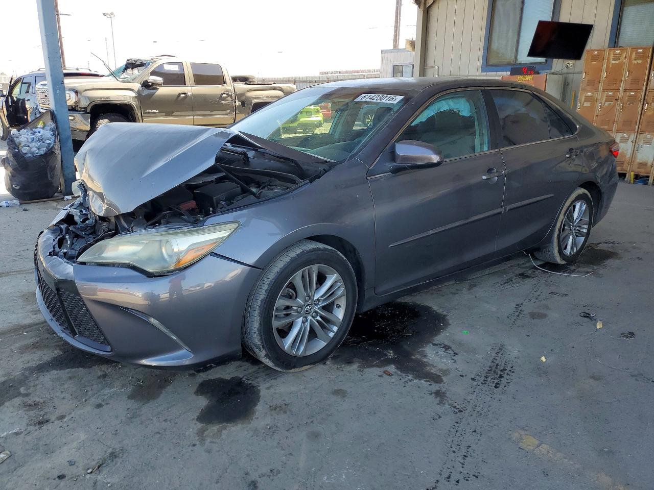 2015 TOYOTA CAMRY SE