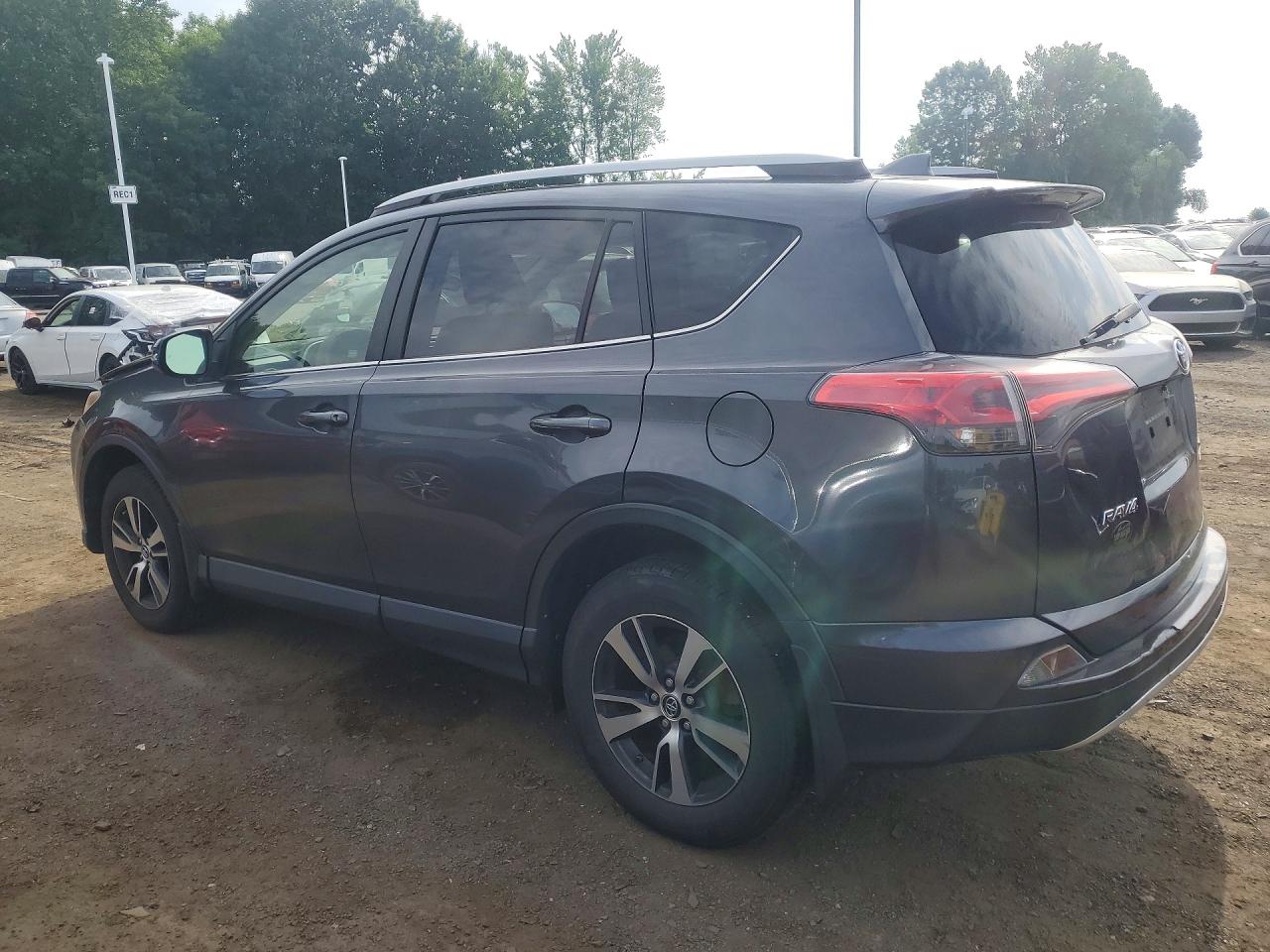 2018 TOYOTA RAV4 XLE — снимка 2