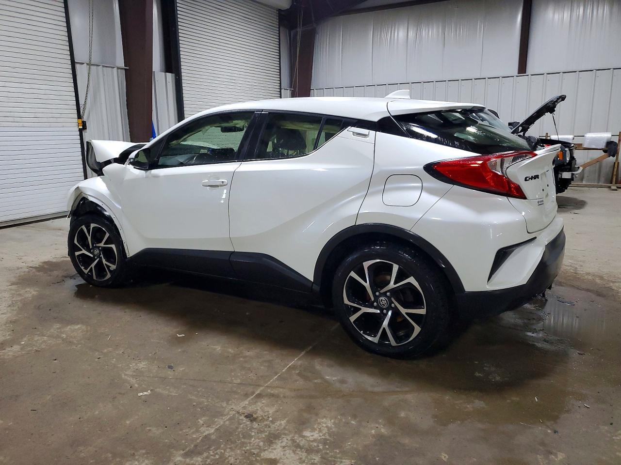 2020 TOYOTA C-HR XLE — снимка 2