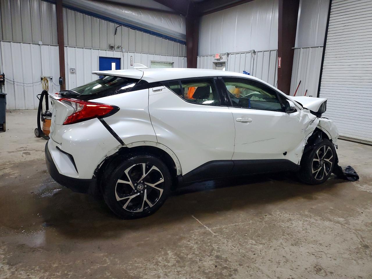 2020 TOYOTA C-HR XLE — снимка 3