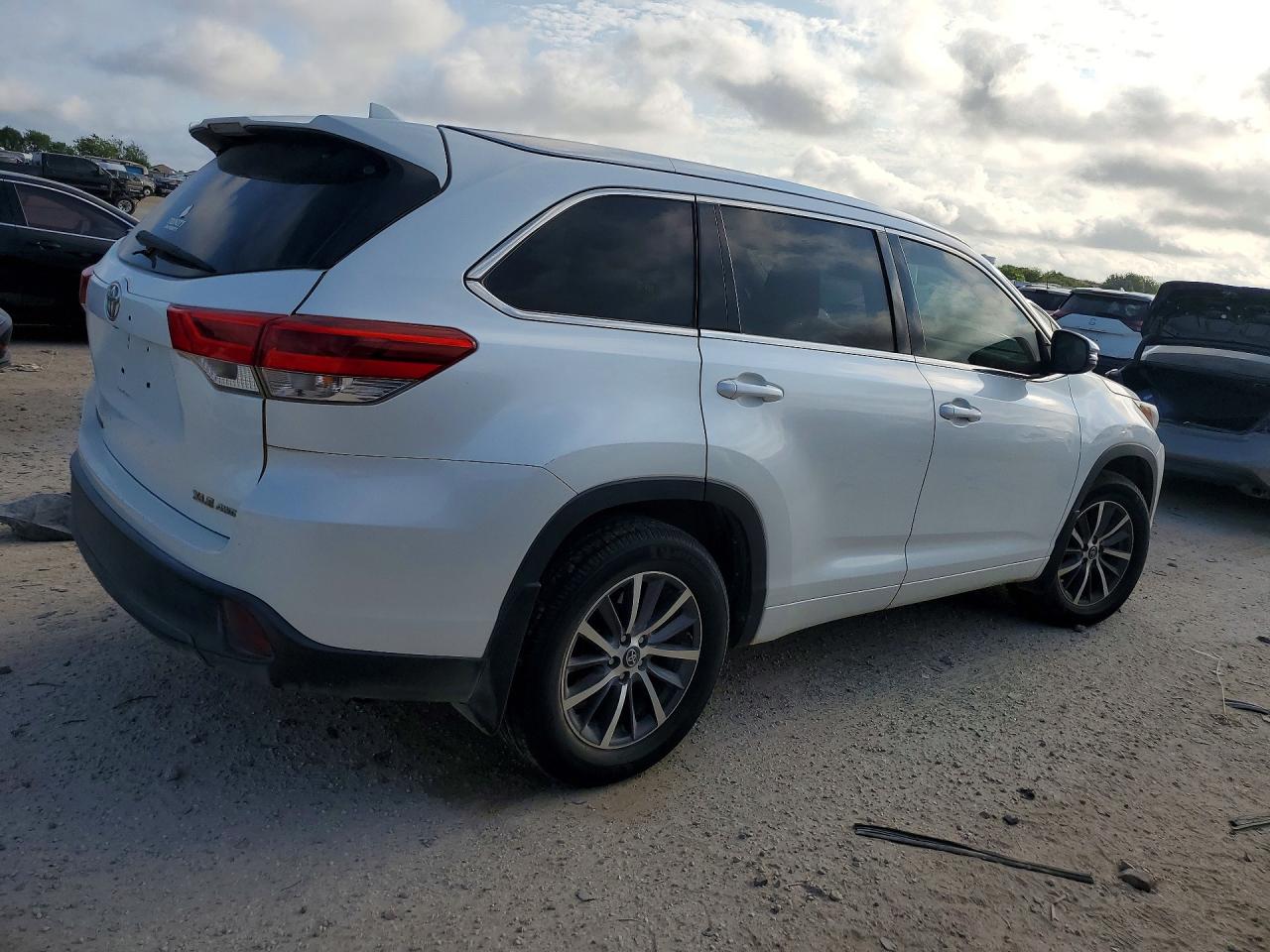 2017 TOYOTA HIGHLANDER XLE — снимка 3