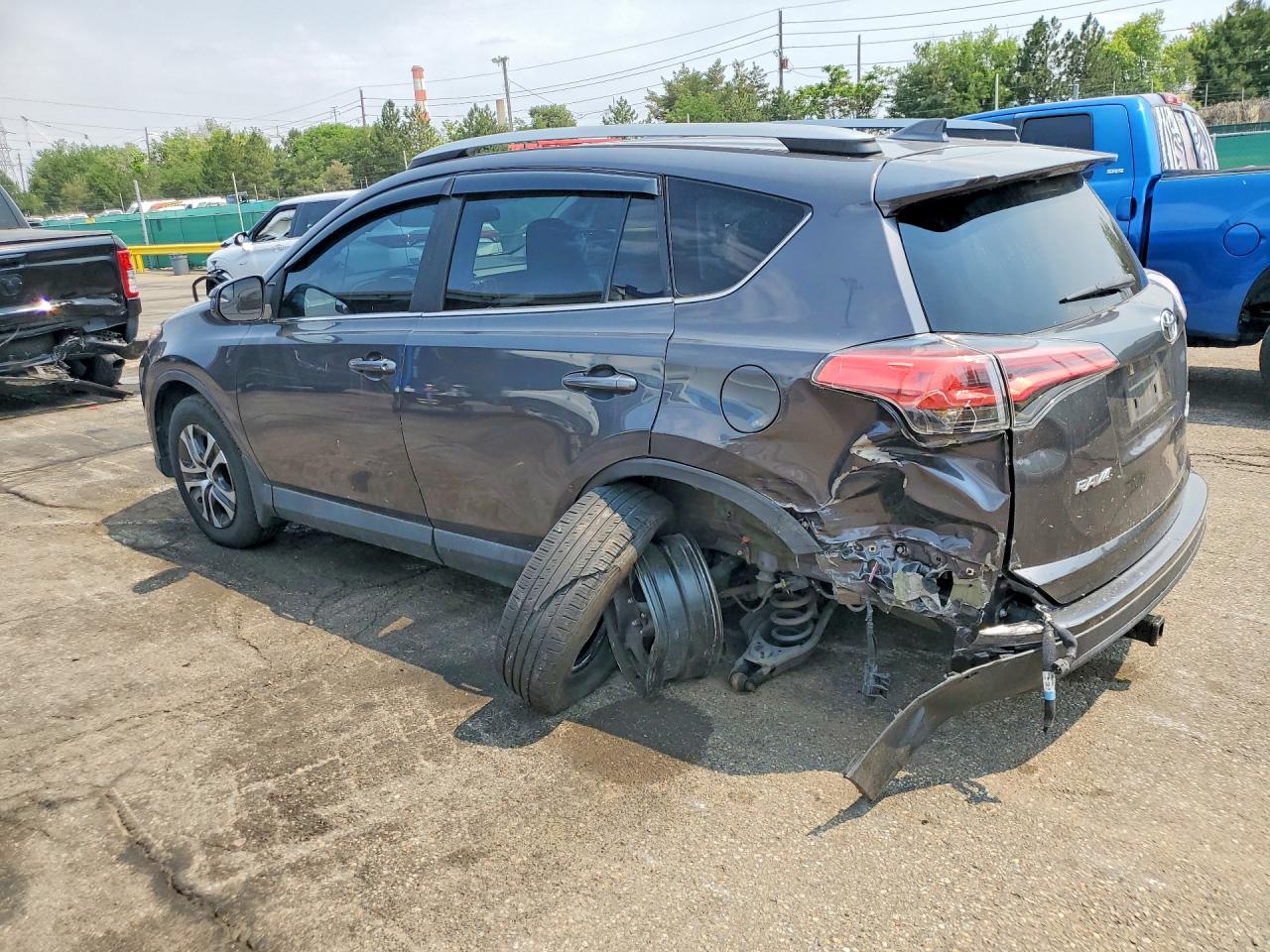 2017 TOYOTA RAV4 LE — снимка 2