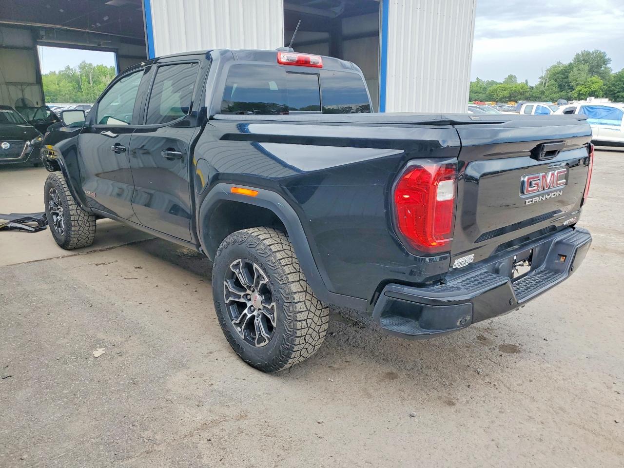 2024 GMC CANYON AT4 — снимка 2
