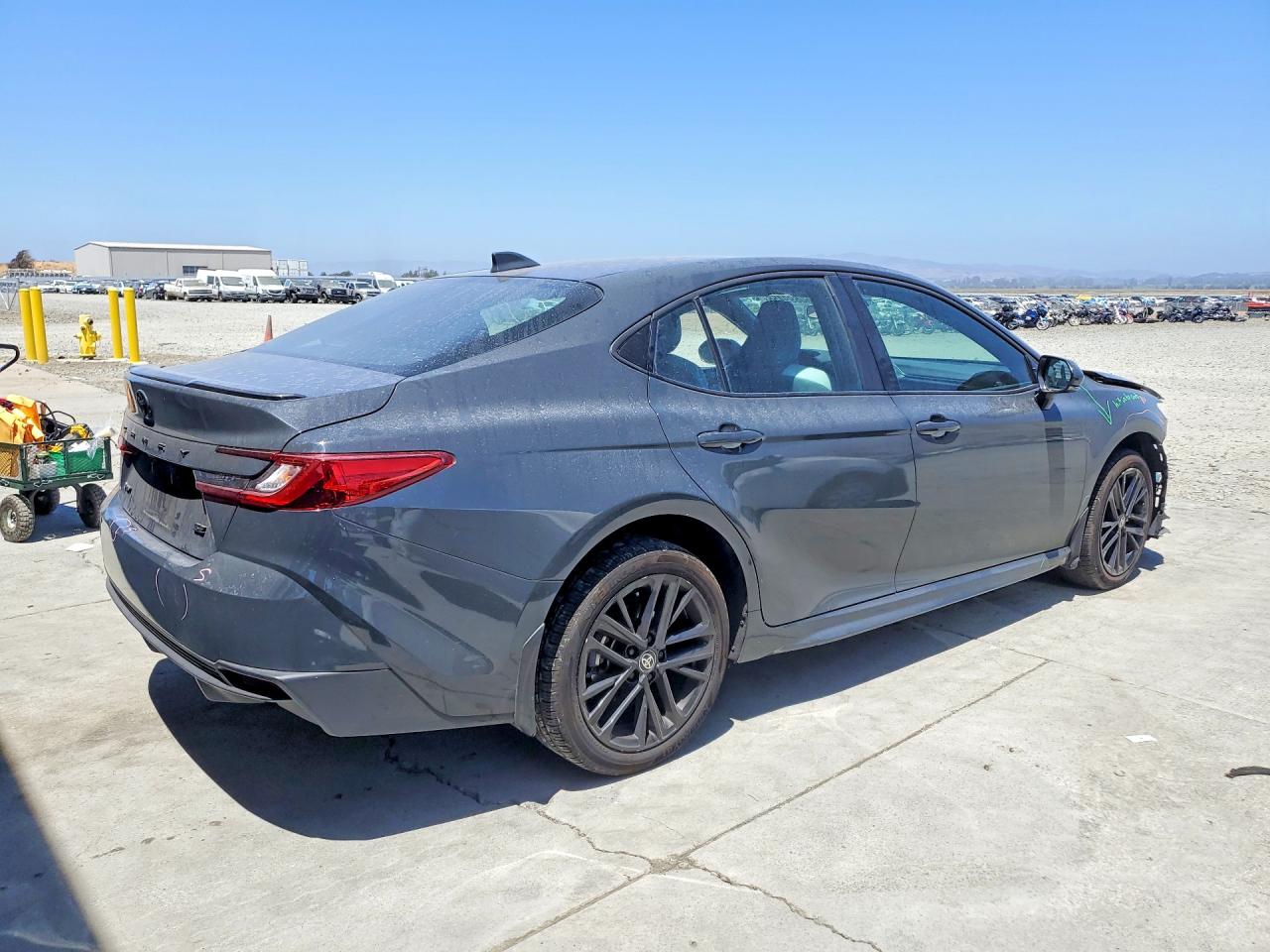 2025 TOYOTA CAMRY SE — снимка 3