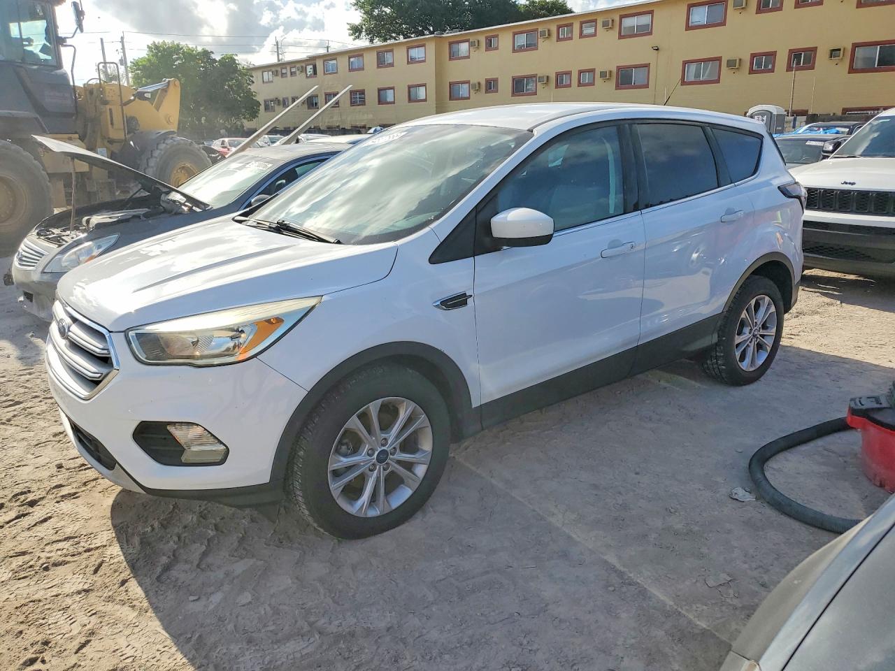 2017 FORD ESCAPE SE