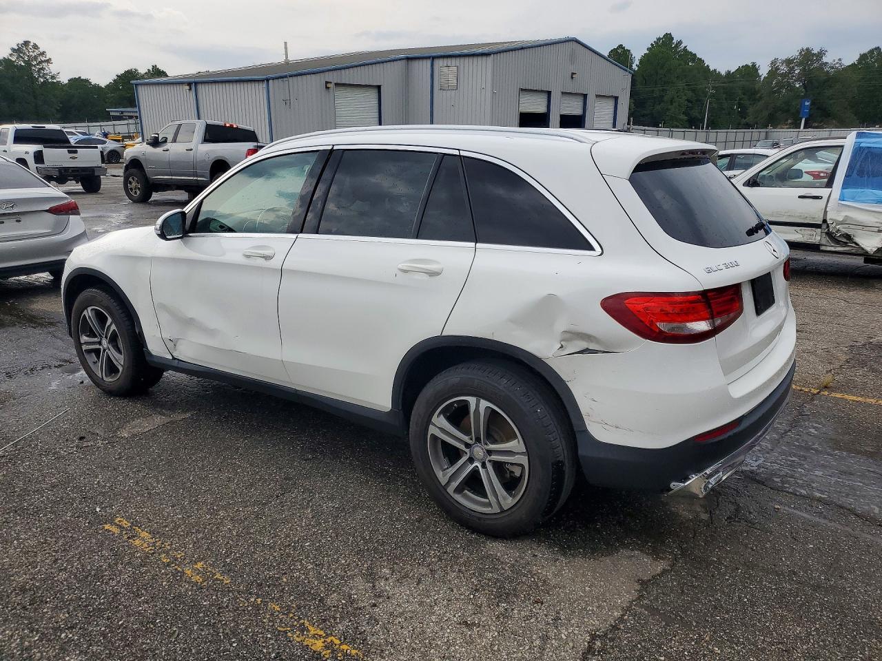 2017 MERCEDES-BENZ GLC 300 — снимка 2