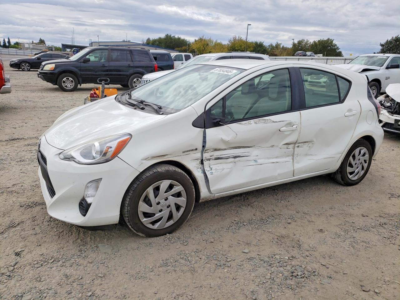 2015 TOYOTA PRIUS C ONE