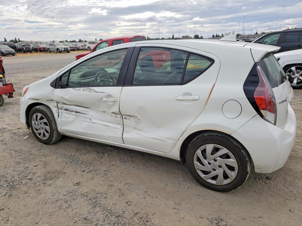 2015 TOYOTA PRIUS C ONE — снимка 2