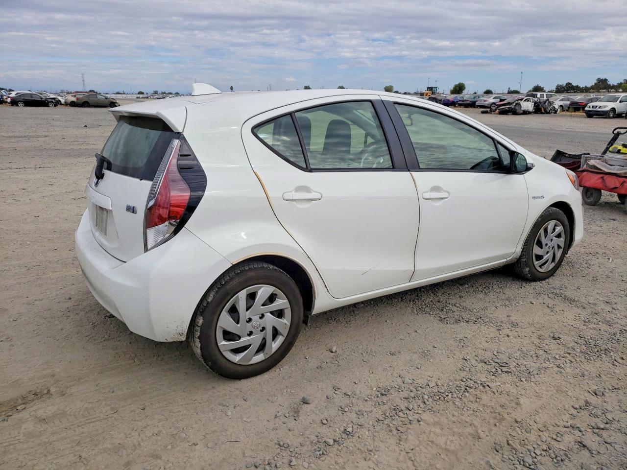 2015 TOYOTA PRIUS C ONE — снимка 3