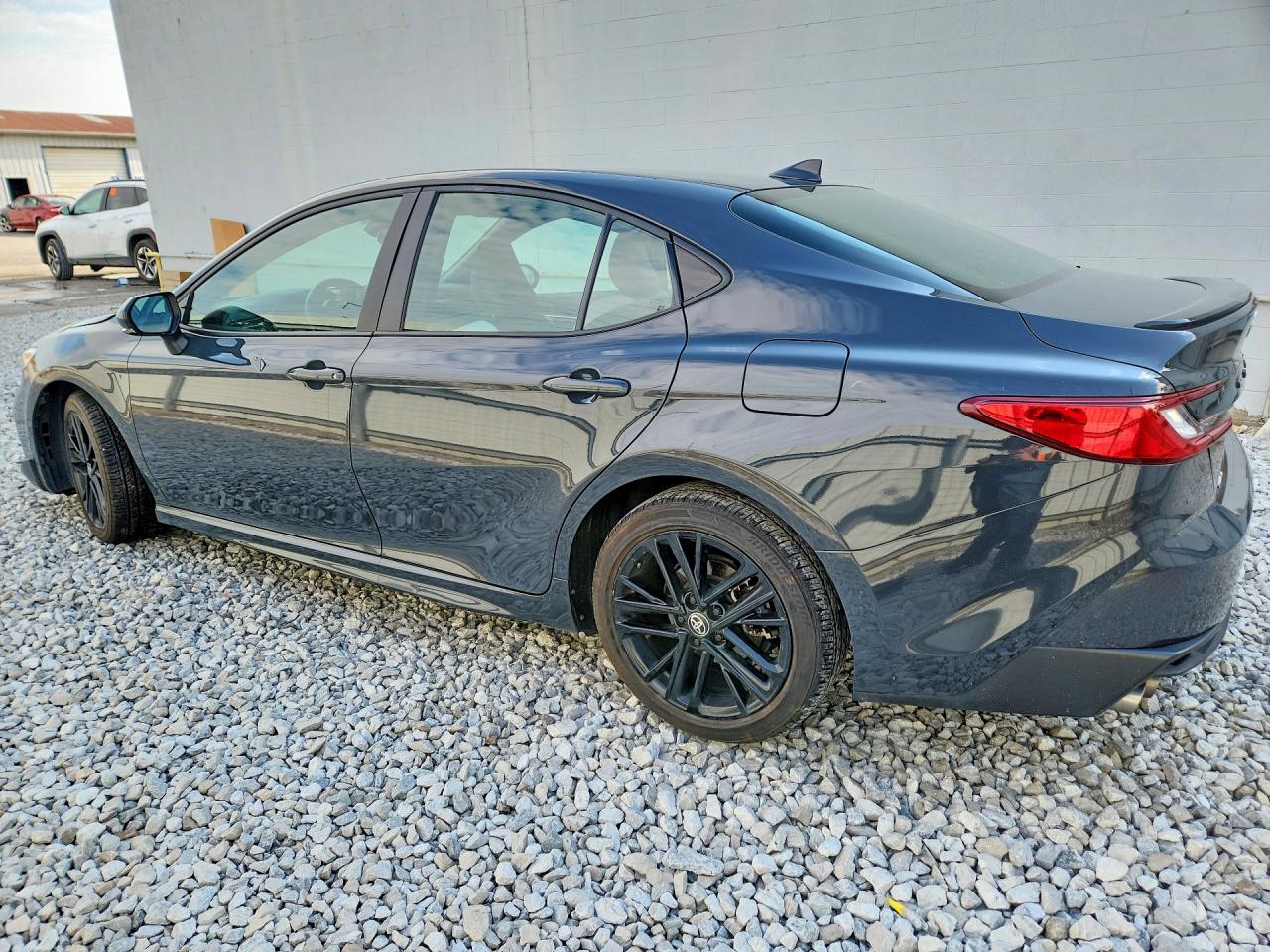 2025 TOYOTA CAMRY SE — снимка 2