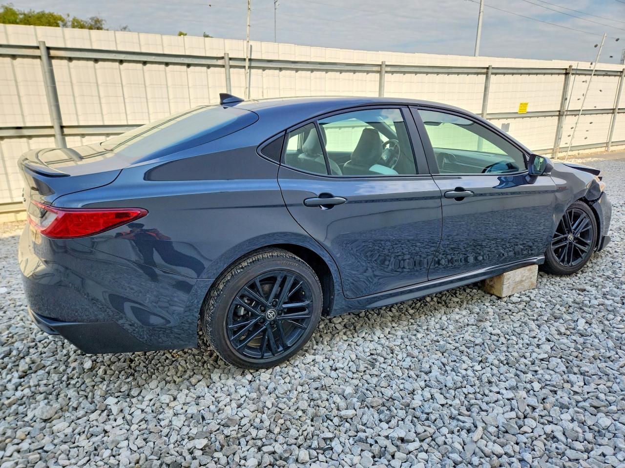 2025 TOYOTA CAMRY SE — снимка 3