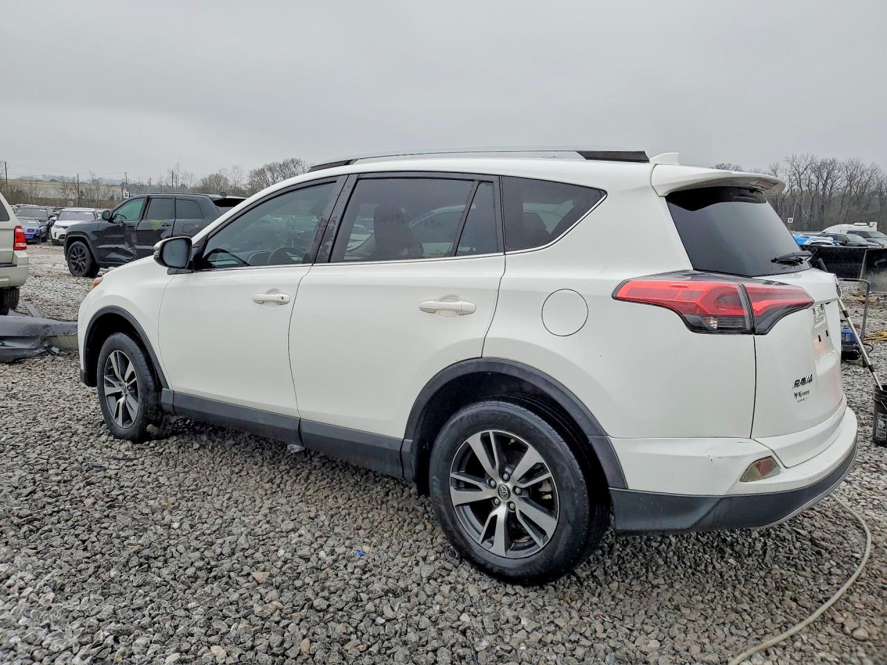 2018 TOYOTA RAV4 XLE — снимка 2
