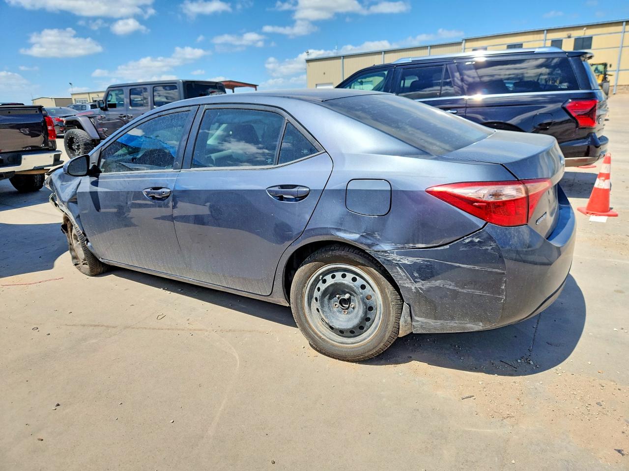 2018 TOYOTA COROLLA LE — снимка 2
