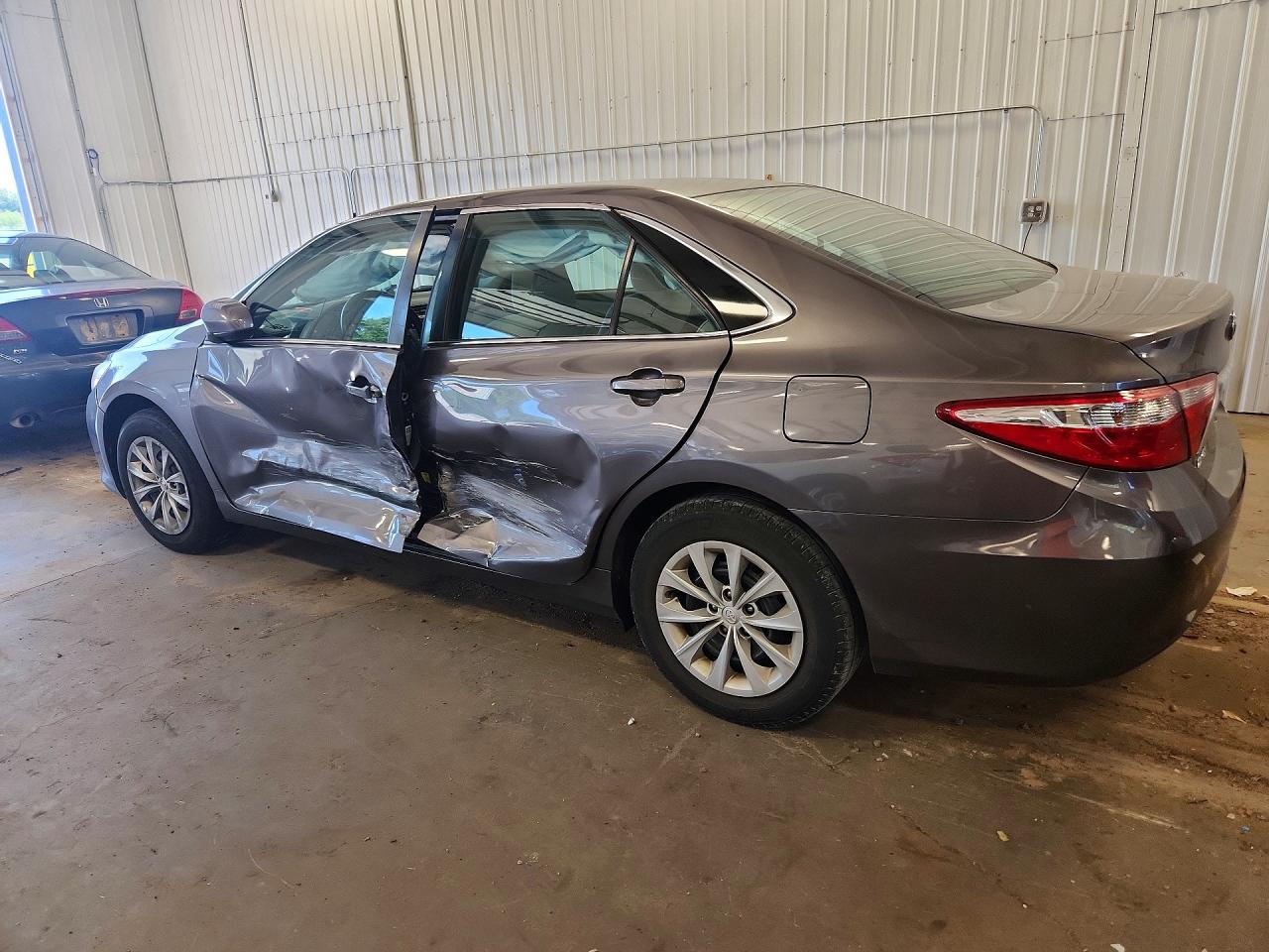 2015 TOYOTA CAMRY LE — снимка 2