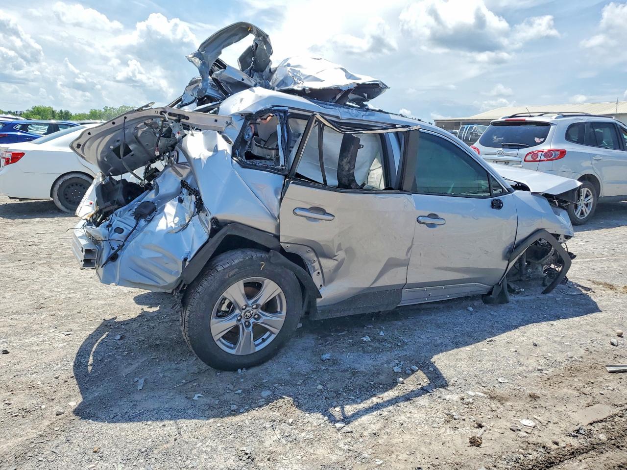 2025 TOYOTA RAV4 XLE — снимка 3
