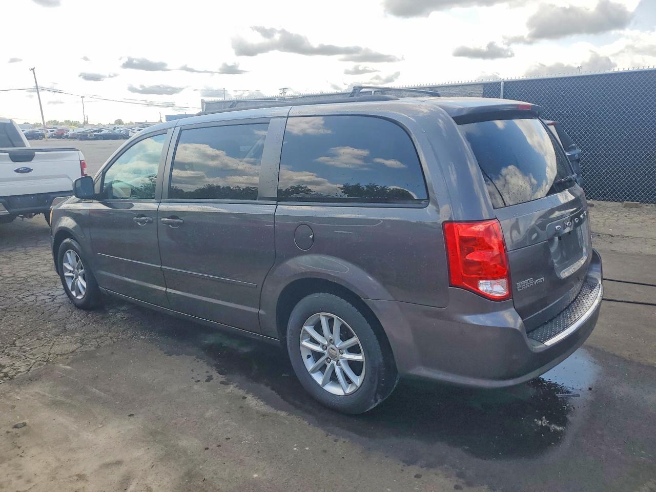 2015 DODGE GRAND CARAVAN SXT — снимка 2