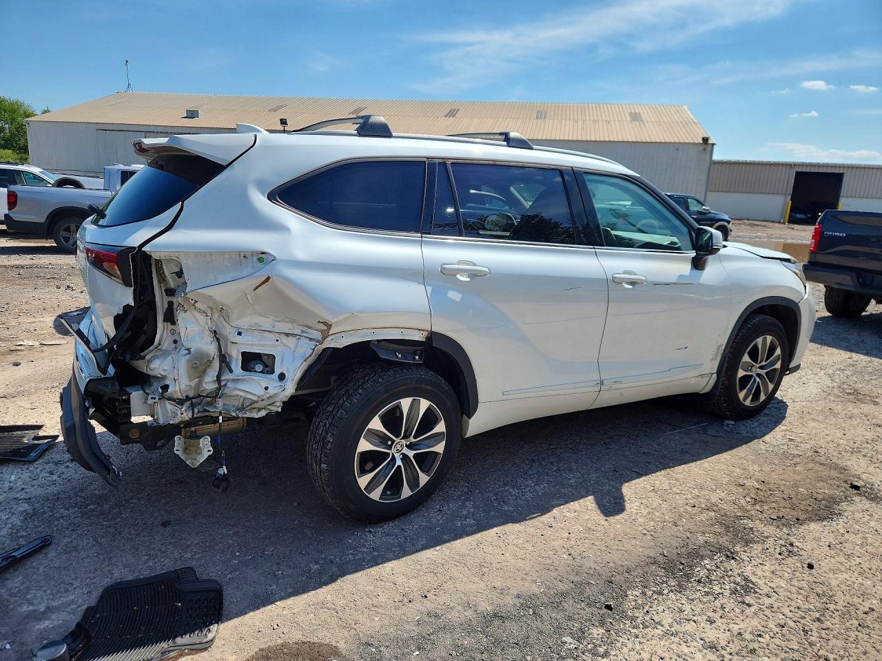 2022 TOYOTA HIGHLANDER XLE — снимка 3