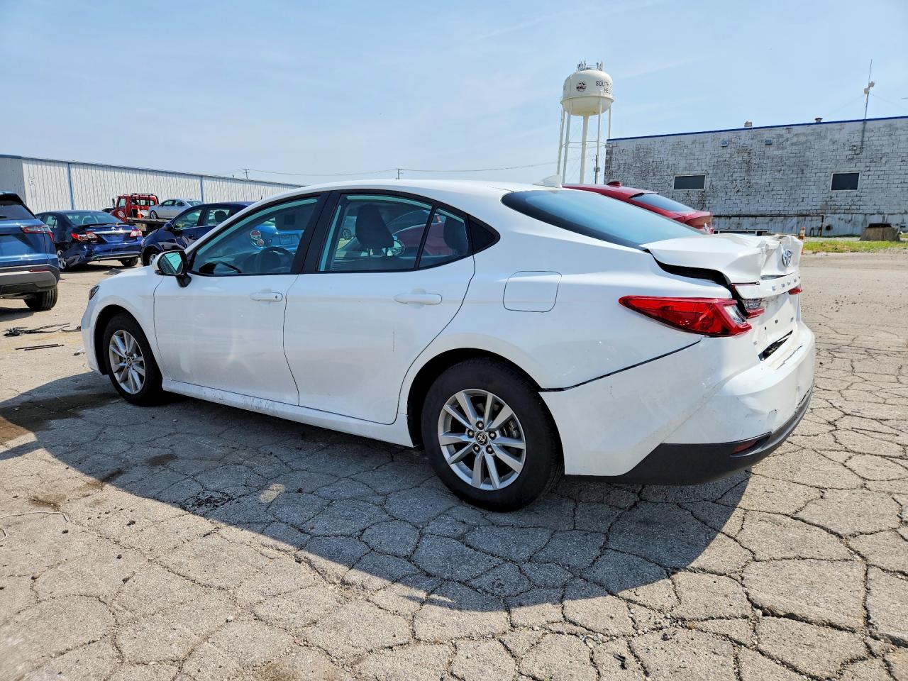 2025 TOYOTA CAMRY LE — снимка 2