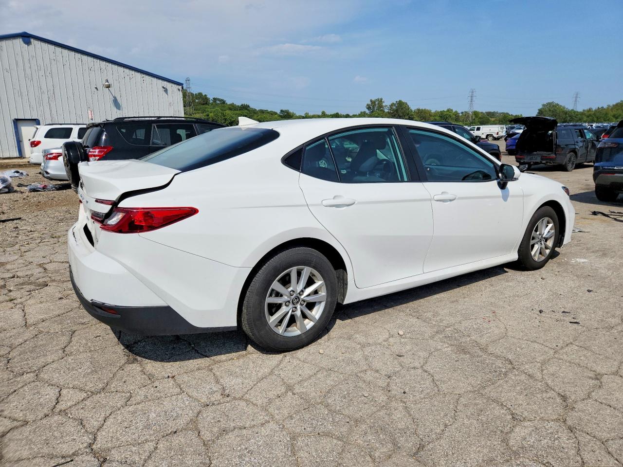 2025 TOYOTA CAMRY LE — снимка 3