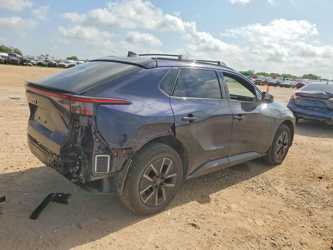 2026 TOYOTA BZ XLE PLUS — снимка 3