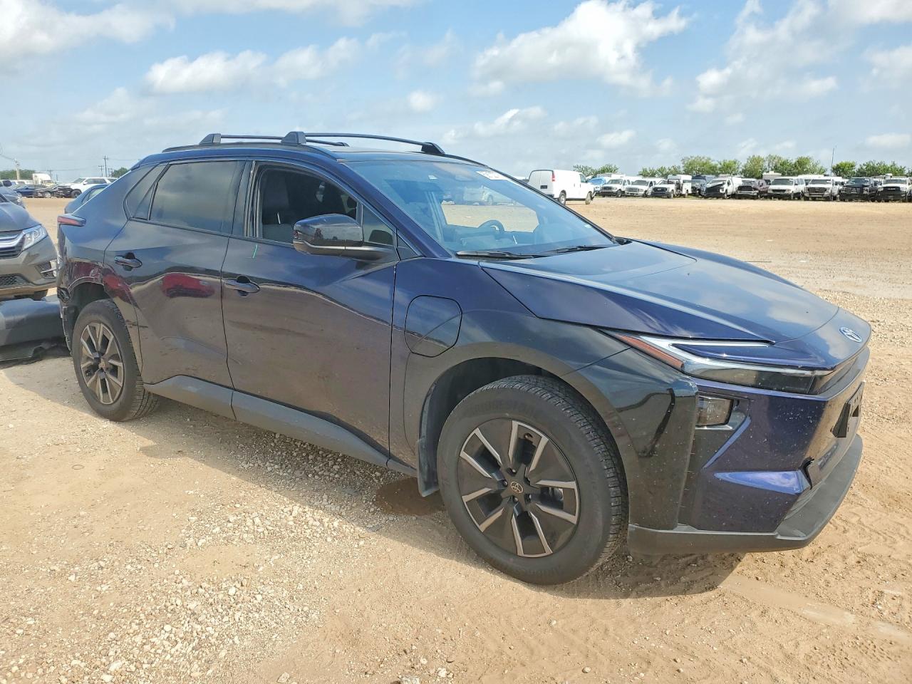 2026 TOYOTA BZ XLE PLUS — снимка 4