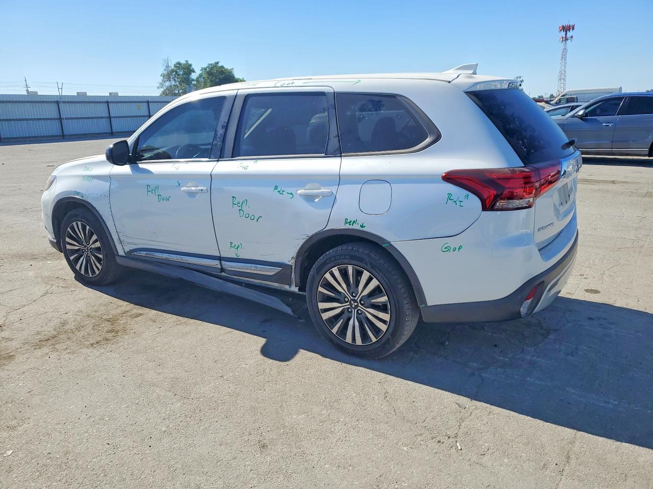 2020 MITSUBISHI OUTLANDER ES — снимка 2