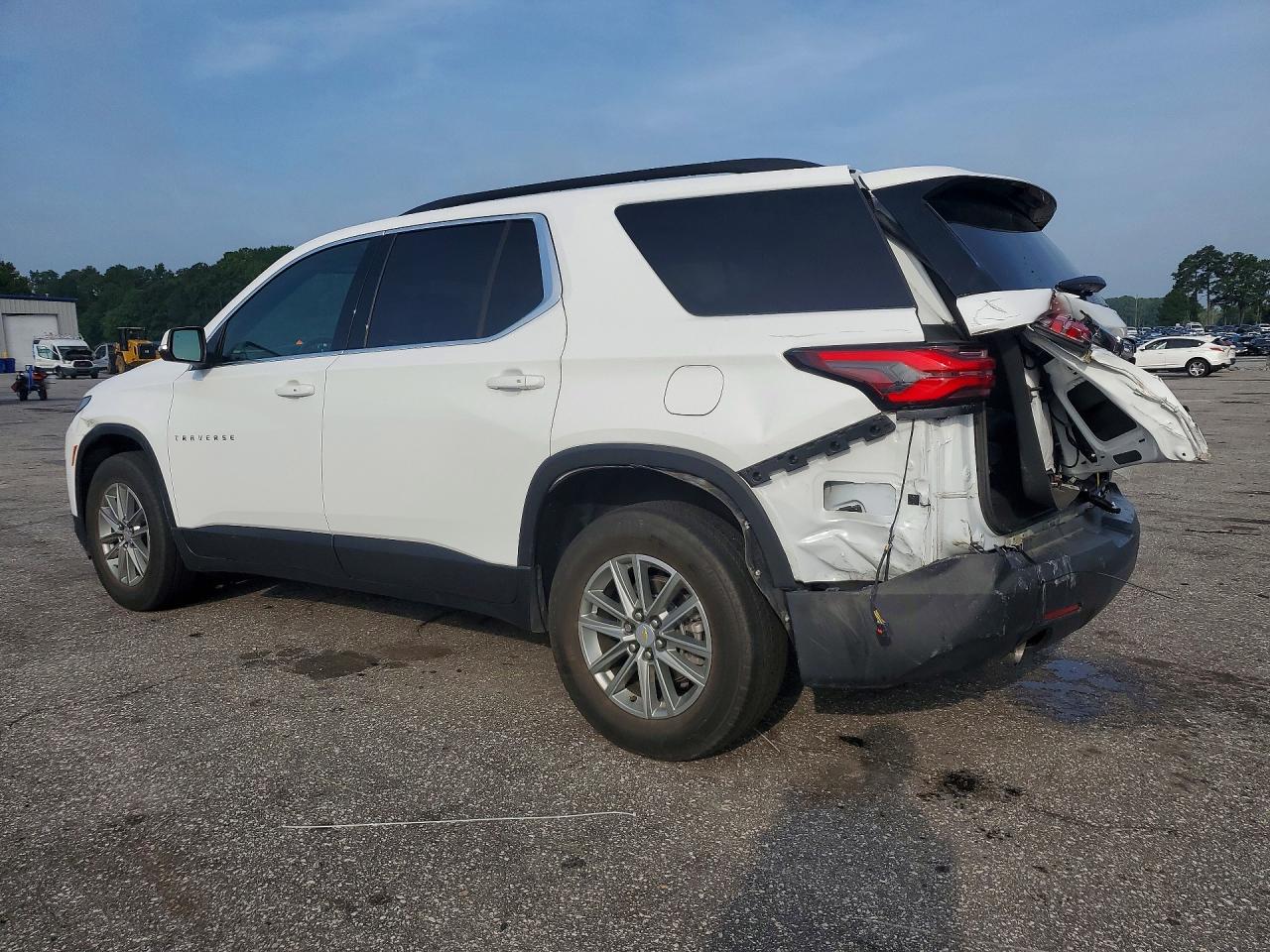 2023 CHEVROLET TRAVERSE LT — снимка 2