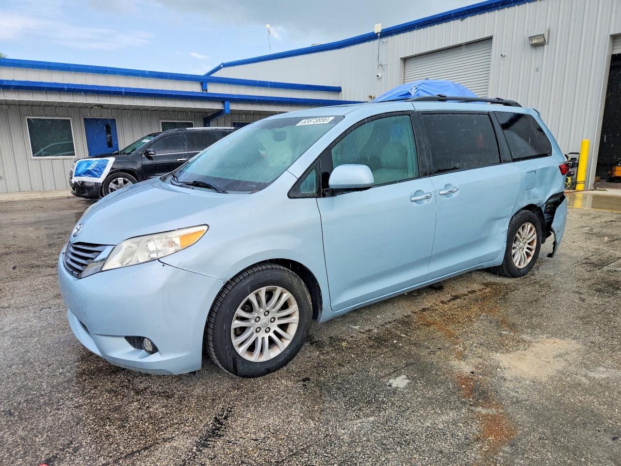 2015 TOYOTA SIENNA XLE 8-PASSENGER
