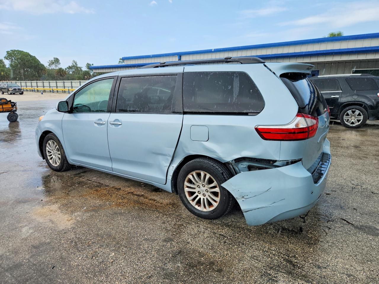 2015 TOYOTA SIENNA XLE 8-PASSENGER — снимка 2