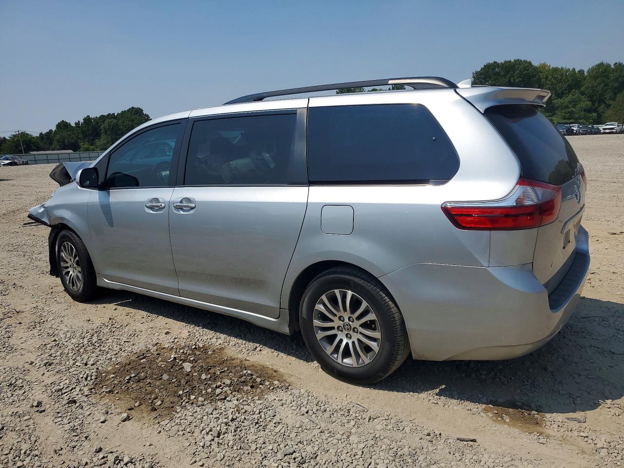 2020 TOYOTA SIENNA XLE 8-PASSENGER — снимка 2