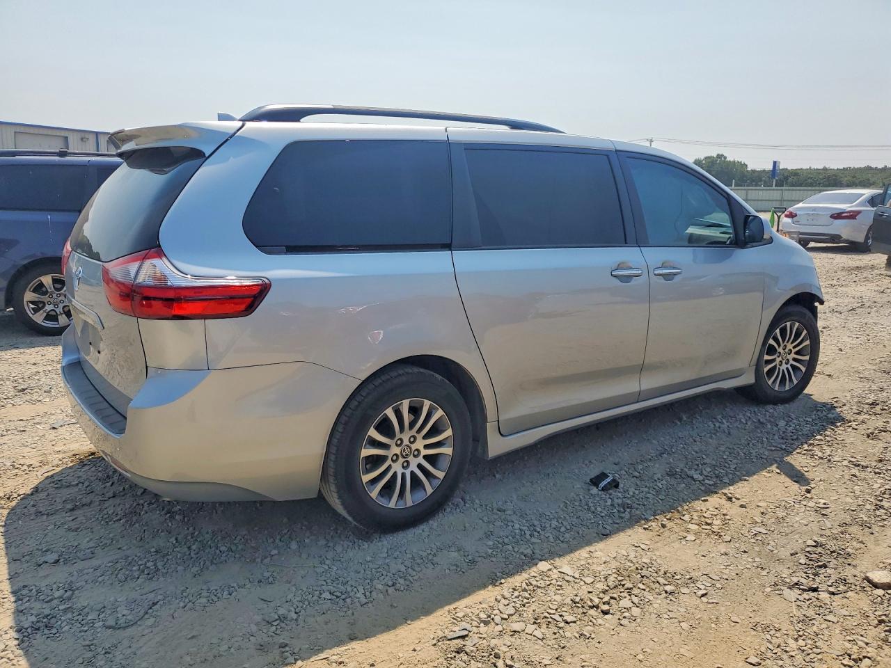 2020 TOYOTA SIENNA XLE 8-PASSENGER — снимка 3