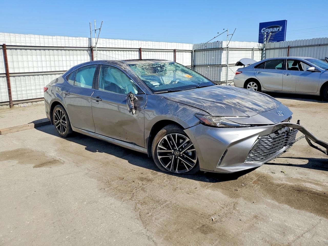 2025 TOYOTA CAMRY XLE — снимка 4