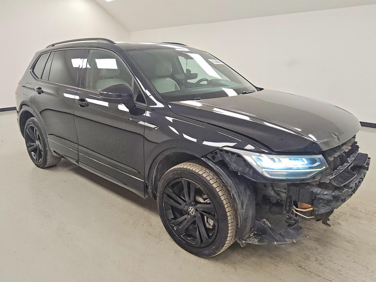 2023 VOLKSWAGEN TIGUAN SE R-LINE BLACK — снимка 4