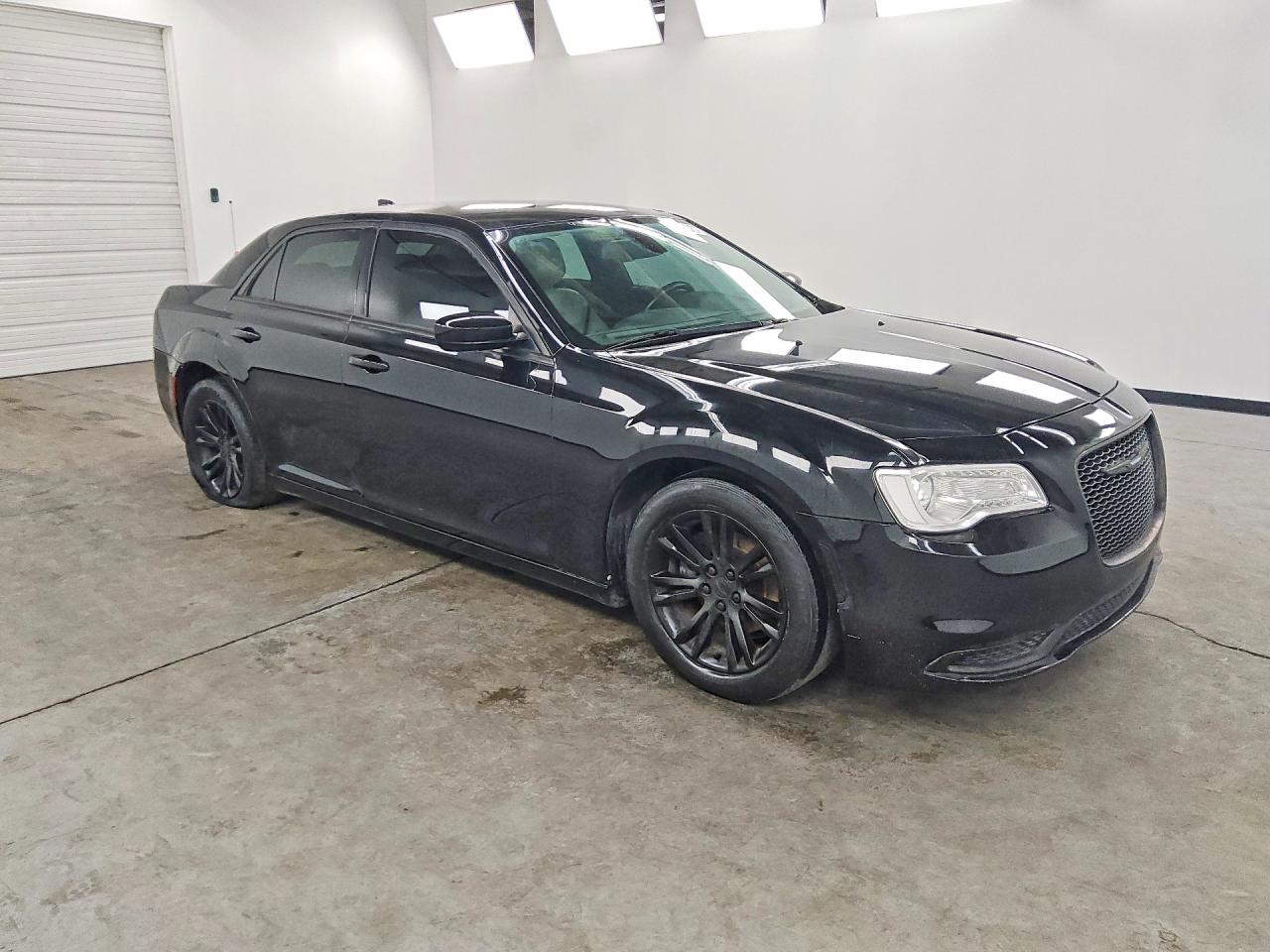 2017 CHRYSLER 300 LIMITED — снимка 4