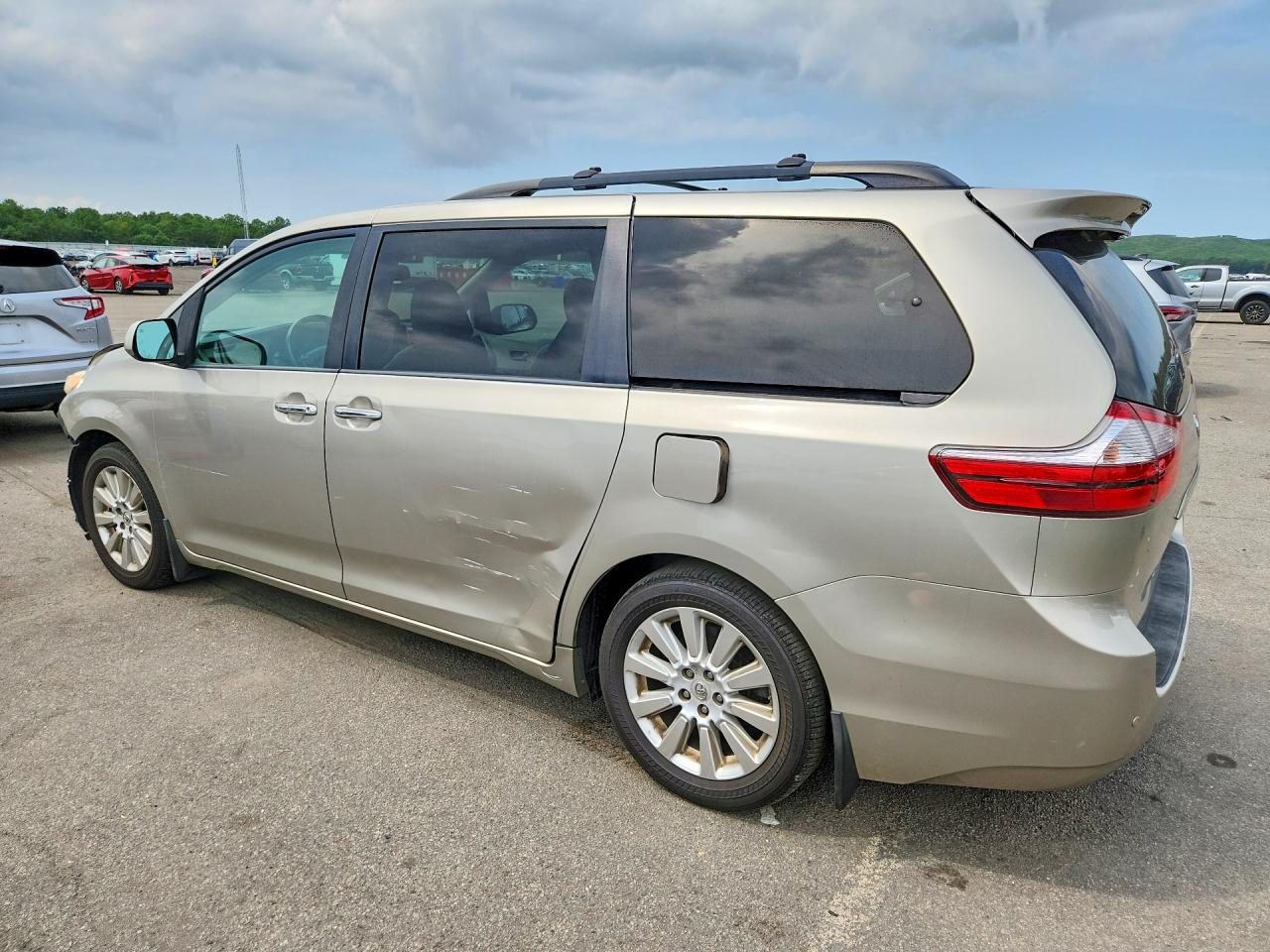 2015 TOYOTA SIENNA XLE 7-PASSENGER — снимка 2