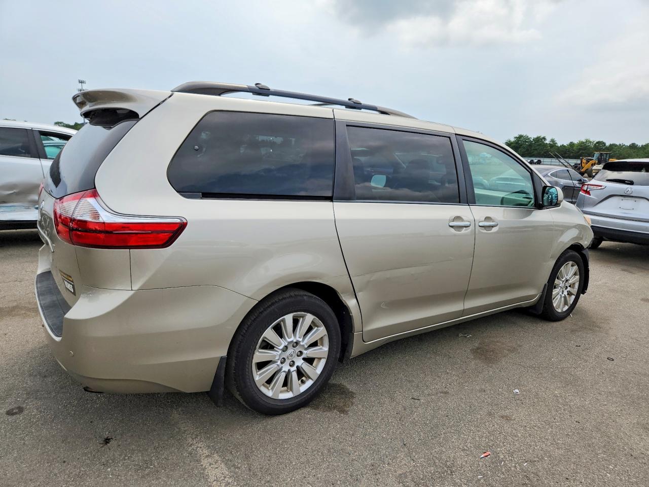 2015 TOYOTA SIENNA XLE 7-PASSENGER — снимка 3