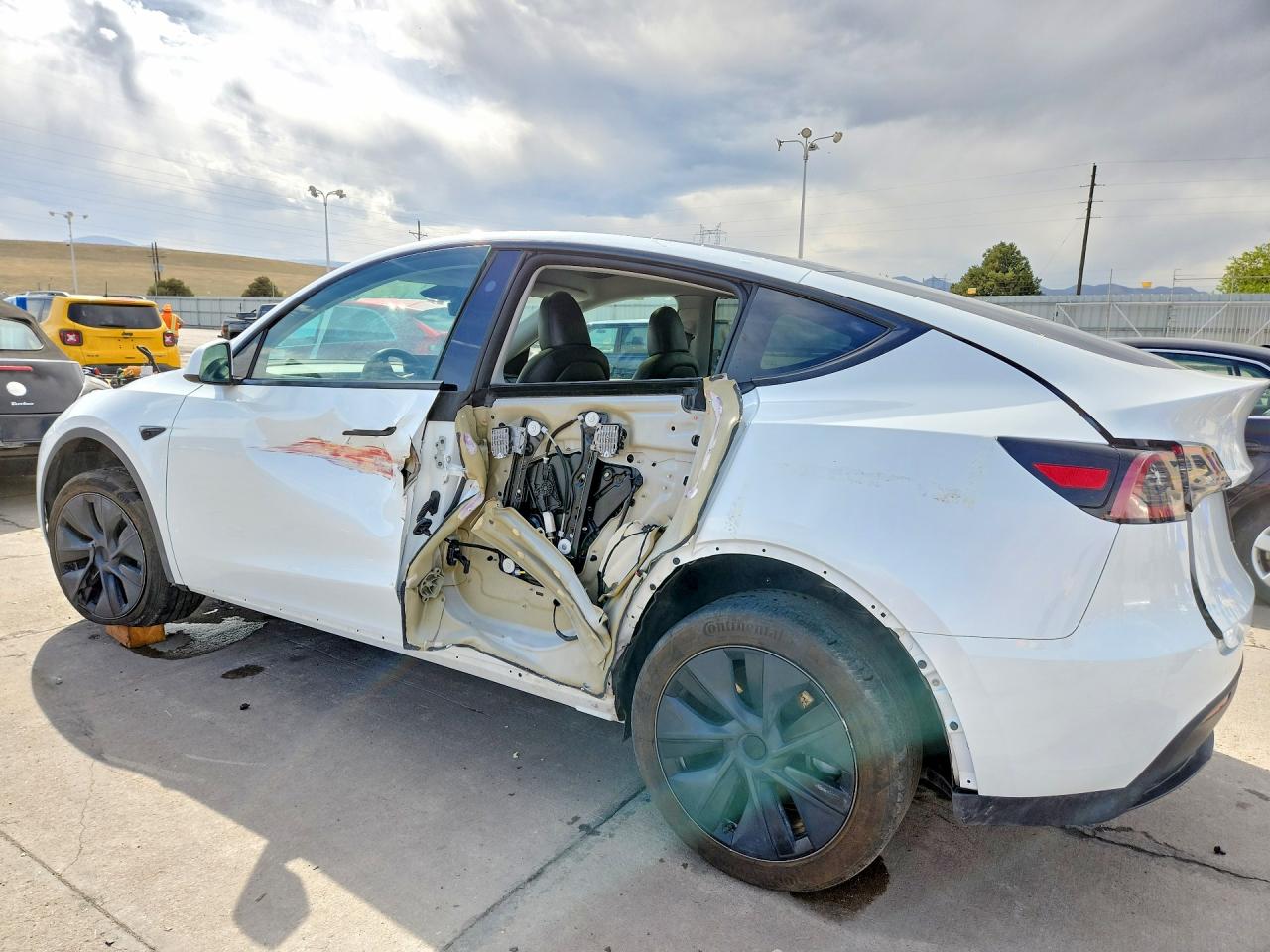 2024 TESLA MODEL Y — снимка 2