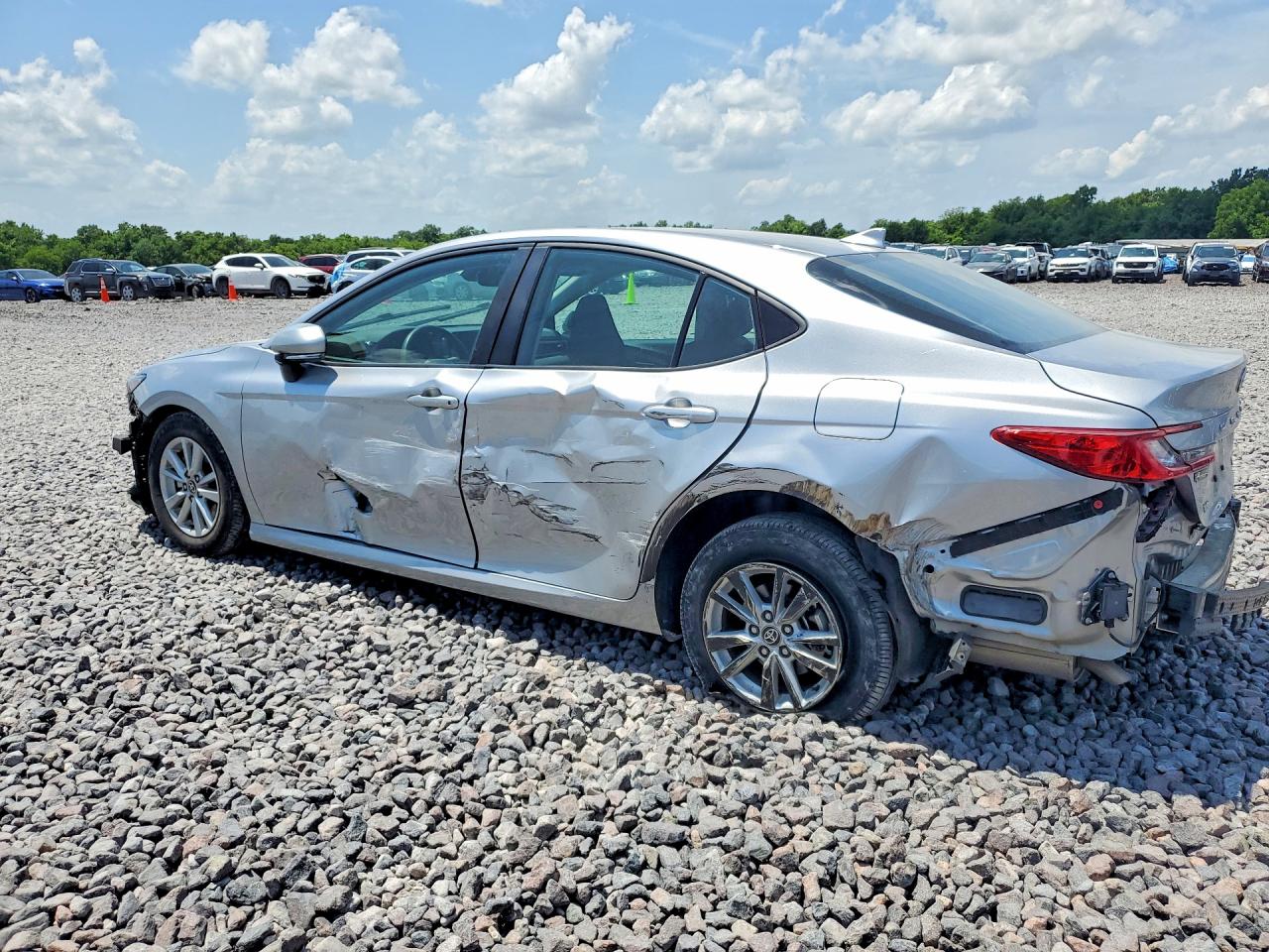 2025 TOYOTA CAMRY LE — снимка 2